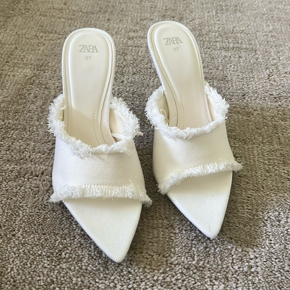 Nwot Zara knit sandal (white color)
